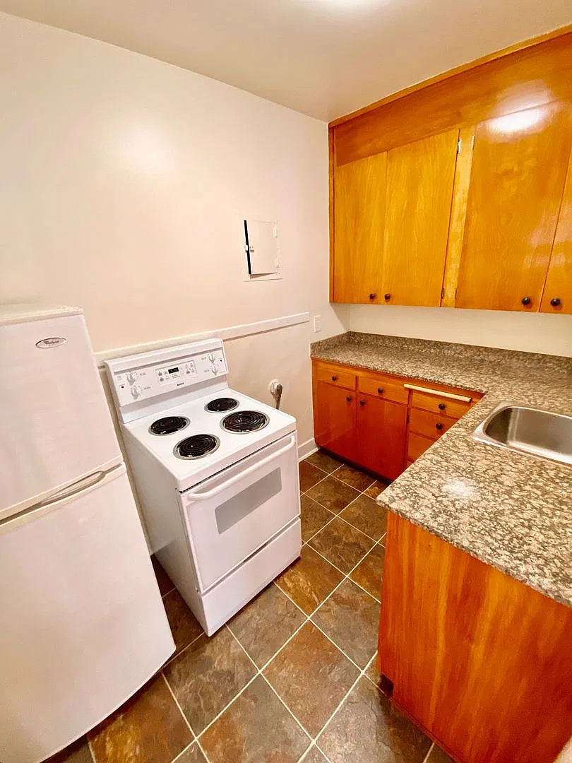 Embassy Apartments — Photo 4