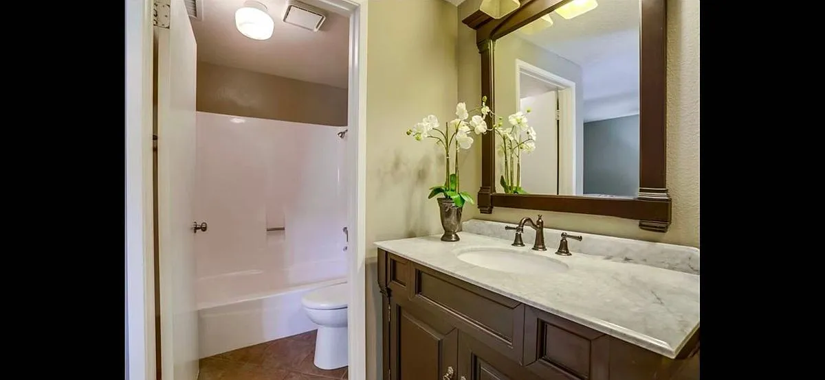 3 bed, 2.5 bath, 1330 sqft, $3,100 — Photo 4