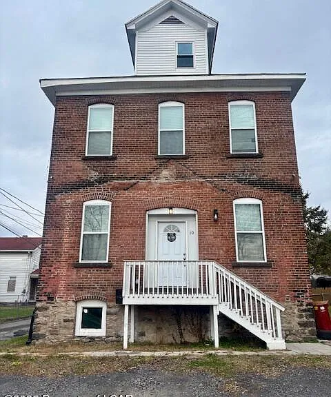 10 Meyers Ct — Photo 1