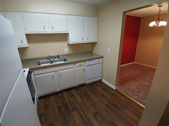 2nd image of 78 Breckinridge Sq
