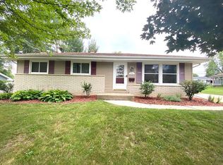 N93W17363 Devon Wood Rd, Menomonee Falls, WI 53051