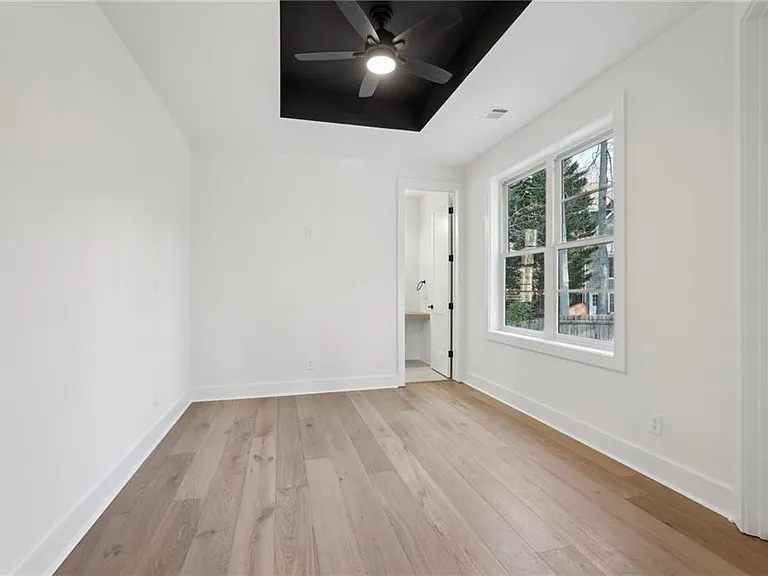 120 Thome Dr — Photo 48