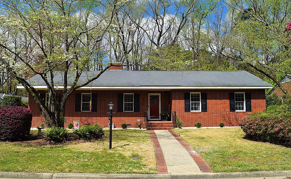 1st image of 1746 Beaumont Dr