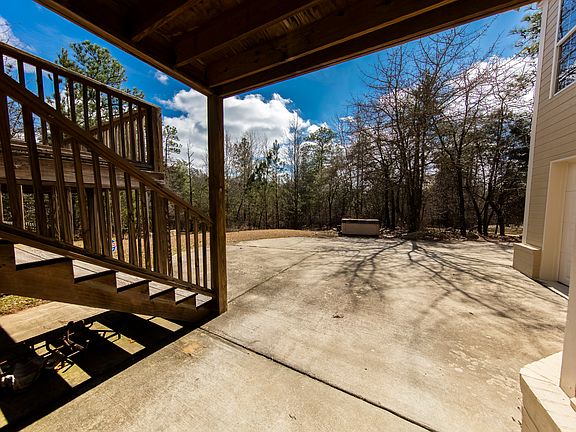 5th image of 132 Essex Dr