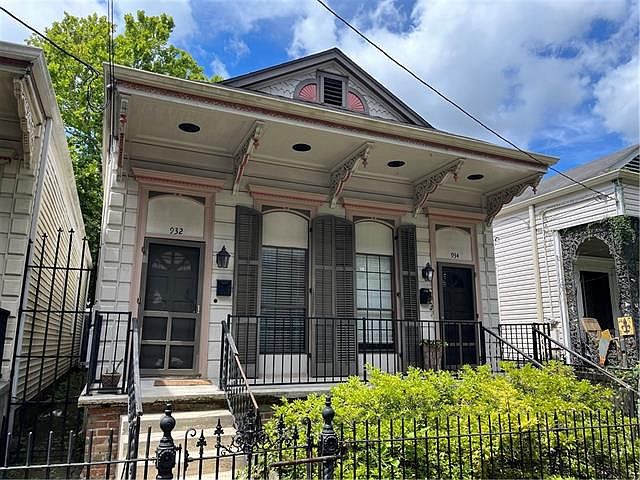 1st image of 932 John Churchill Chase St