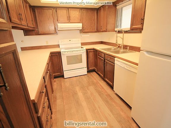 4th image of 2020 Plaza Dr