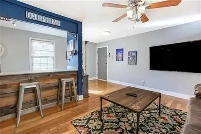 1323 Dauphine St #4 — Photo 2