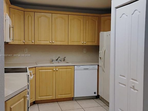 5th image of 17415 NW 75th Pl APT 103