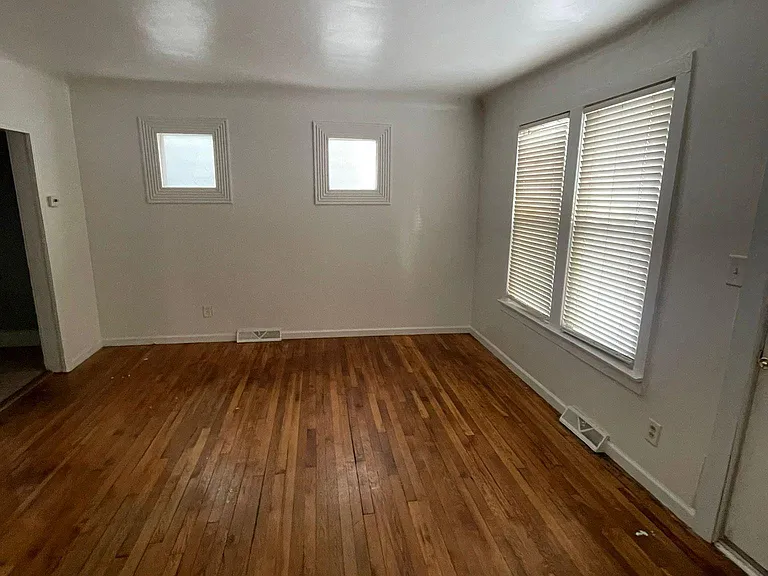 1520 Gregory Ave — Photo 3