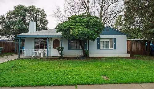 694 Ainsley Ave photo 1