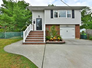 1346 Taft Ave, Merrick, NY 11566