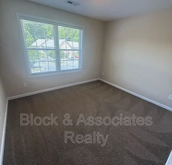 4068 Bentley Dr #B2 — Photo 6