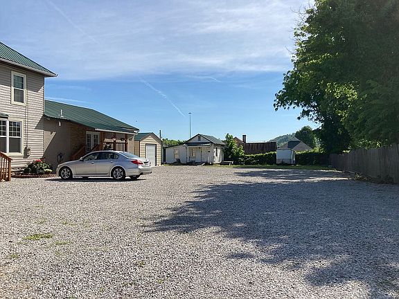 2nd image of 517 Pike St
