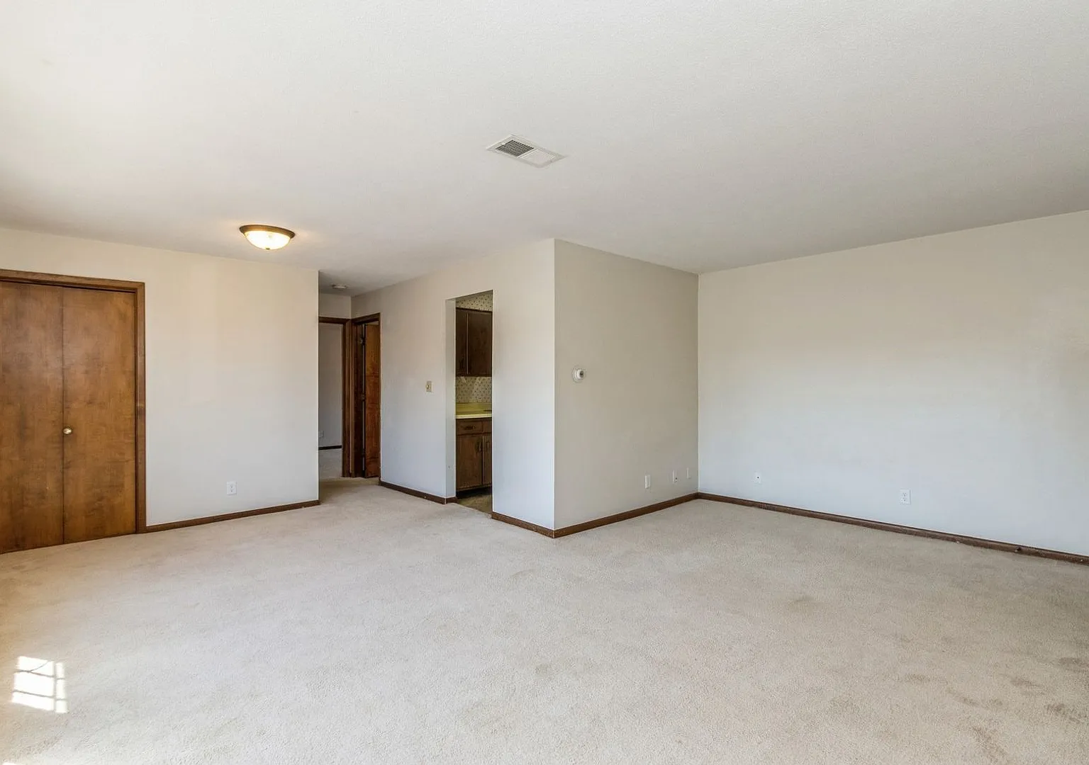 147 20th Avenue SW — Photo 3