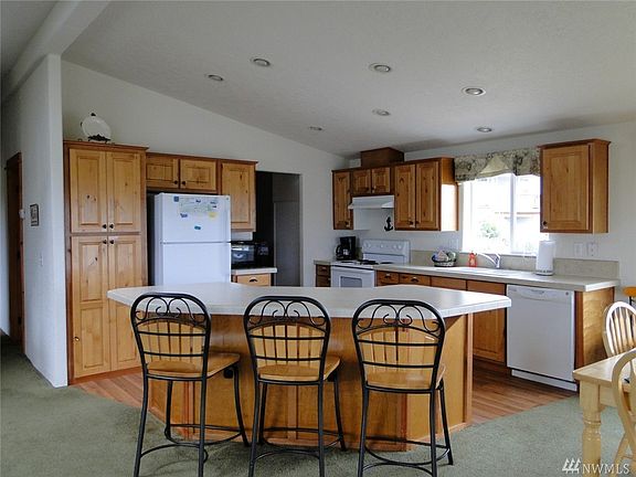3rd image of 325 Marina Ct SE