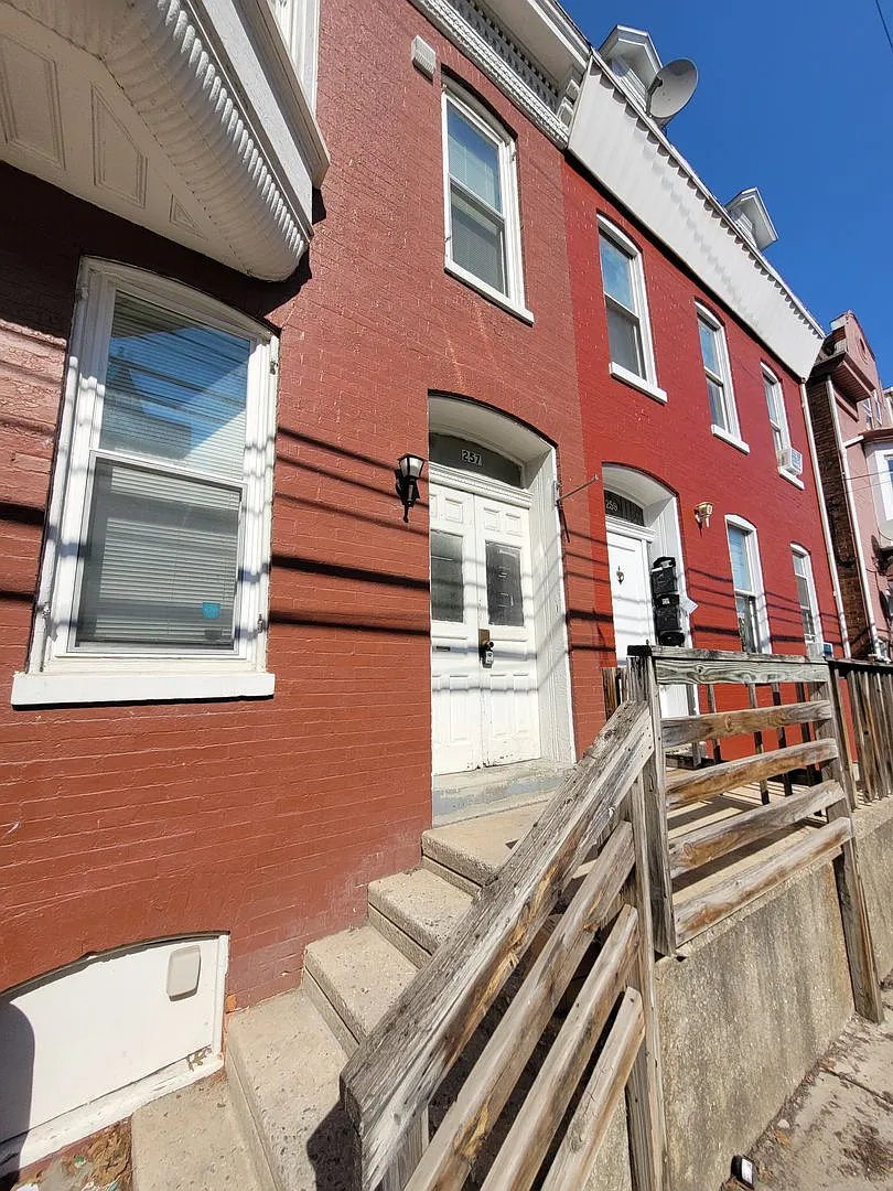 Building Photo - 257 E College Ave