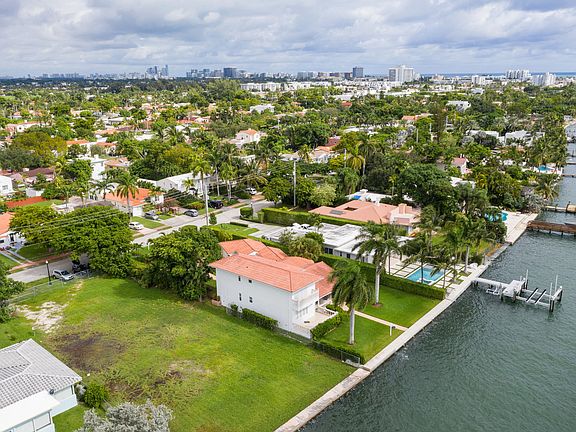3rd image of 1600 Bay Dr