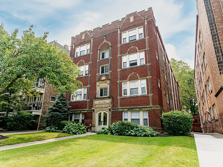 Lewis Manor Apartments — Photo 28