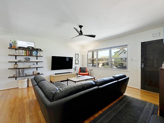 3rd image of 4704 Oakmont Blvd