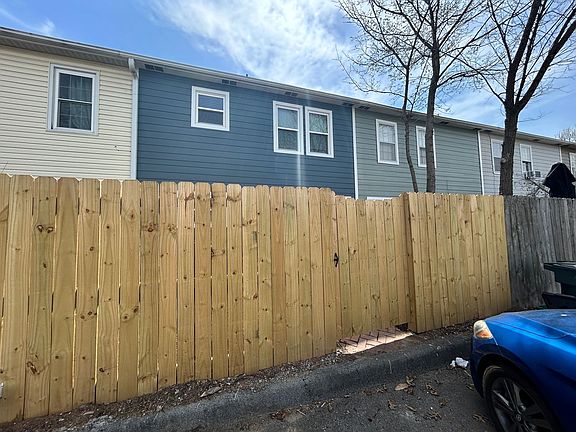 5th image of 1366 E Masonic Dr