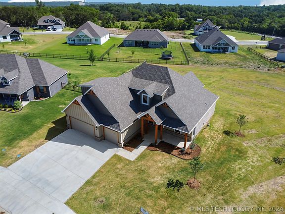2nd image of 19021 Orchard Cir