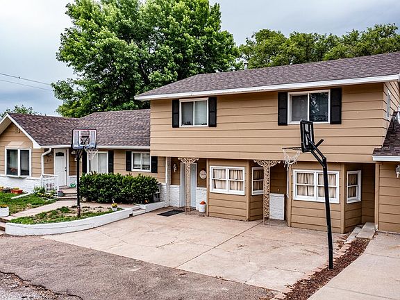 3rd image of 219 E Popleton