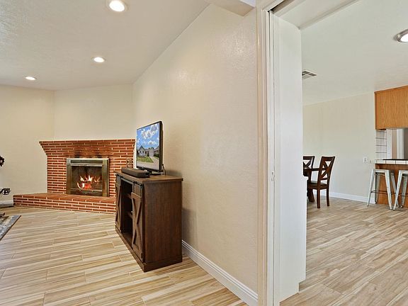 3rd image of 613 Tara Pl