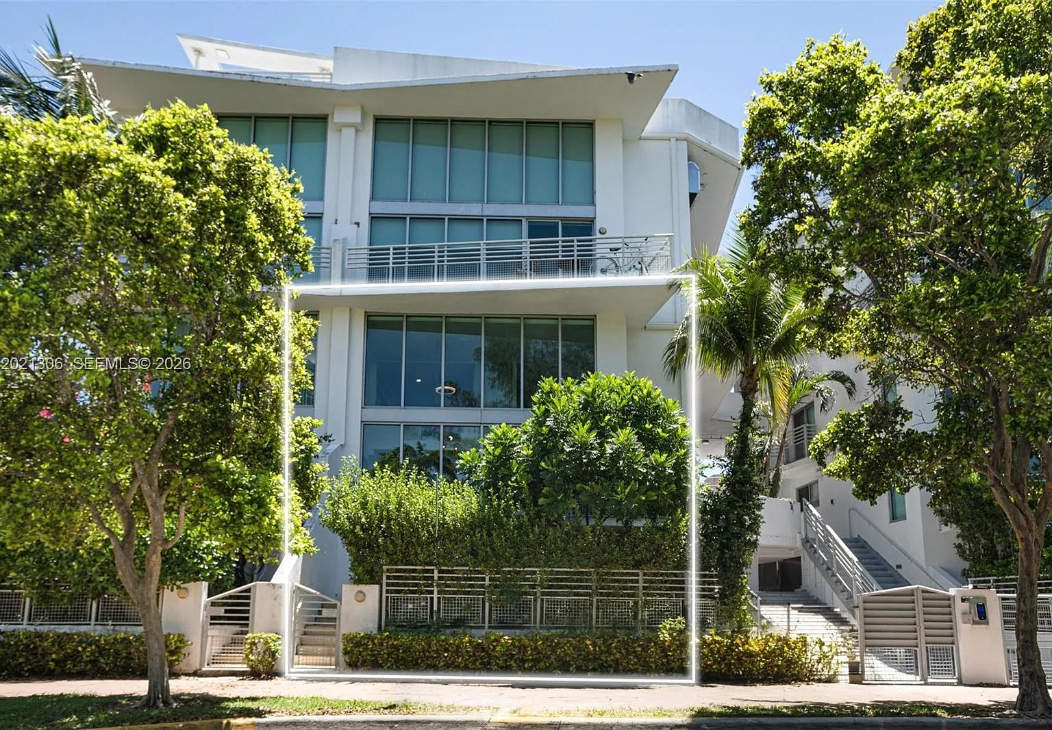Absolut Condo — Photo 2