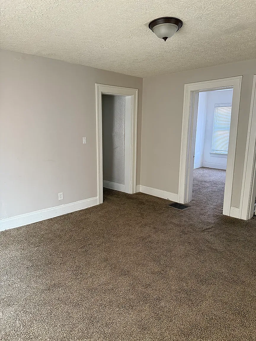 2 bed, 936 sqft, $975 — Photo 2