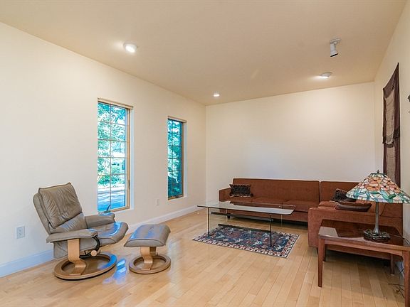5th image of 62 Fairview Ave