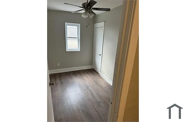 Building Photo - 5568 Matthews St #2