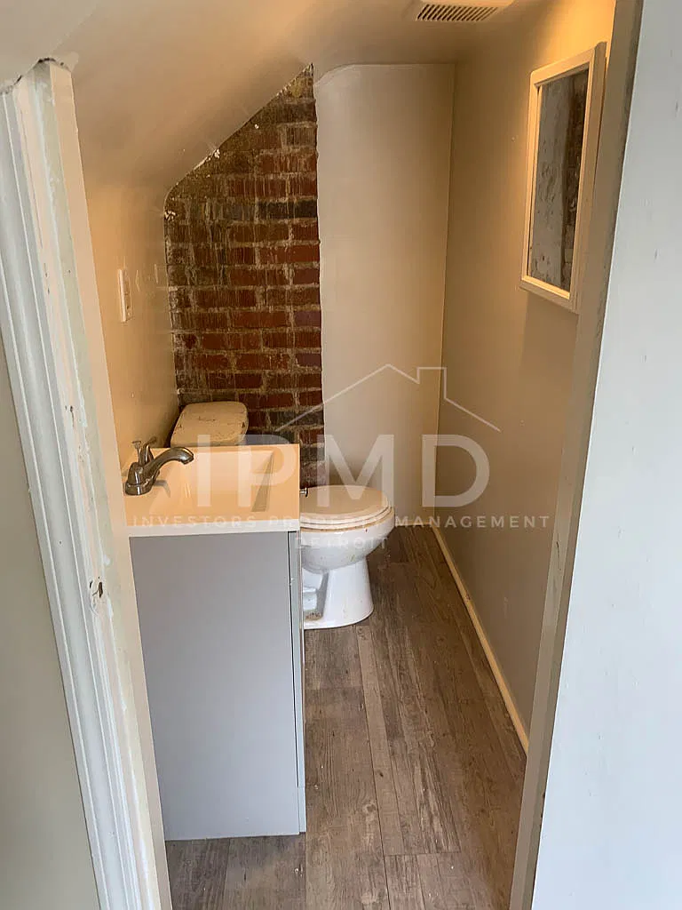 Studio, 604 sqft, $1,300 — Photo 2