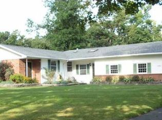 4565 E Overlook Dr, Williamsville, NY