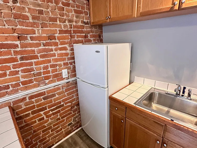 144 Cottage St #3 — Photo 4