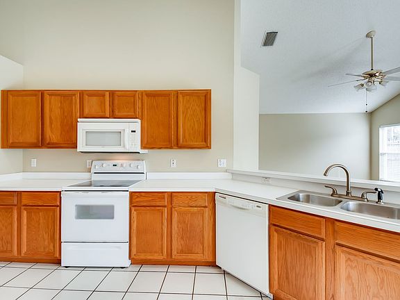 5th image of 28702 Cottagewood Dr