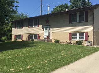 1808 Shawnee Ct NW, Cedar Rapids, IA 52405