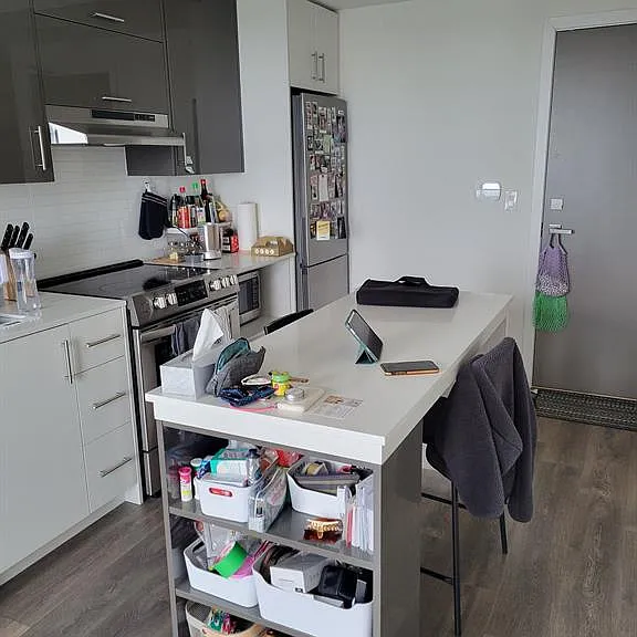 188 Fairview Mall Dr — Photo 8