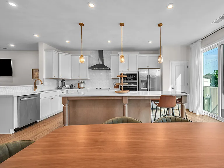645 District Ct — Photo 1