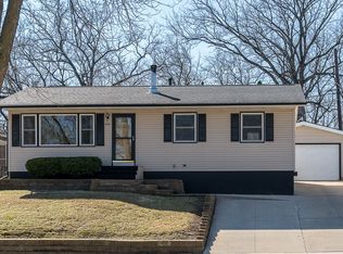 900 Pawnee Dr NW, Cedar Rapids, IA 52405