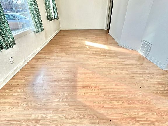 2nd image of 2111 E 5th St