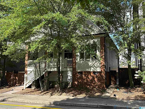 218 Hawthorn St Photo 1