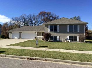 483 Eastridge Dr, Reedsburg, WI 53959