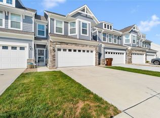 805 Dipper Ln #2, Aurora, OH 44202