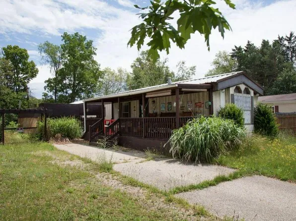 1562 Pinedale Dr, Hastings, MI 49058