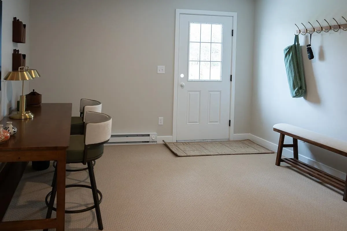 3 bed, 2.5 bath, 2202 sqft, $3,550 — Photo 2