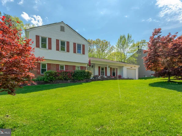 9341 Tartan View Dr, Fairfax, VA 22032