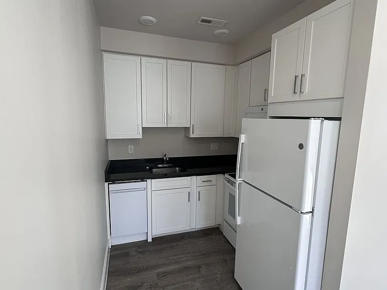 721 16th St NE — Photo 5