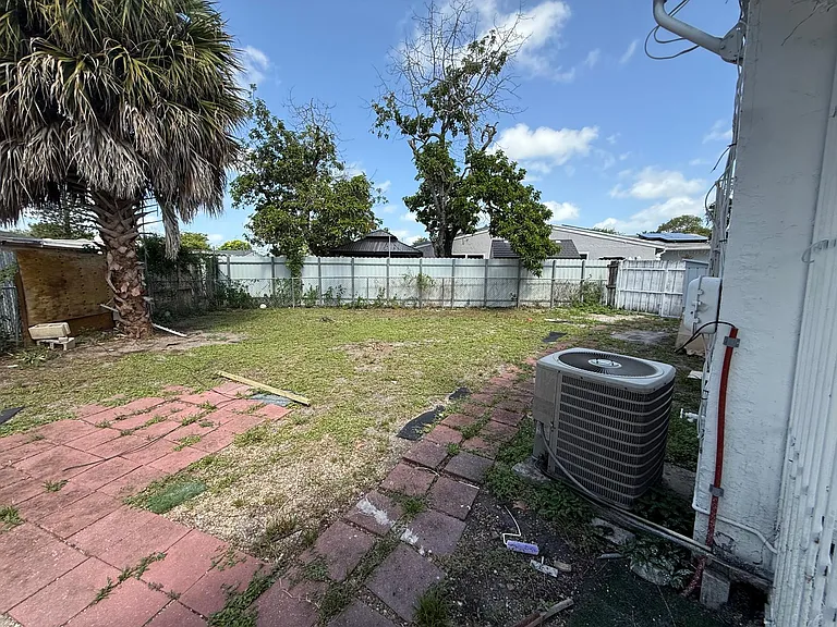 21364 NW 40th Circle Ct — Photo 11