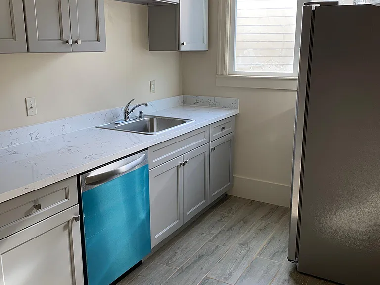 495 Elwood Ave #3 — Photo 2