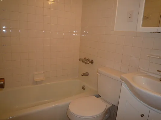 Rented by New Yorker Realty | media 11